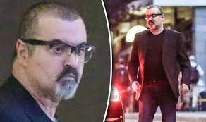 Британский певец, поэт и композитор. George Michael Is Barely Recognisable As Makes Rare Outing From Rehab On 52nd Birthday Celebrity News Showbiz Tv Express Co Uk