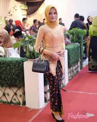Temancantik.com tutorial memakai kain batik sebagai rok draperi padanan sumber gambar : Rok Panjang Fashionsista Co Model Model Fashion Terbaru 2021