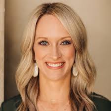 Jessica Clanton's Instagram, Twitter & Facebook