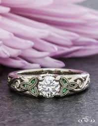 Diamond And Emerald Trinity Knot Ring Greenlakejewelry Celtic Wedding Rings Trinity Knot Ring Antique Engagement Rings Vintage