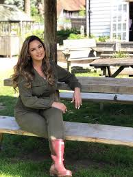 Kelly brook's gardening tips on this morning. Kelly Brook Catch Me On Itv This Morning Where I M Meeting The