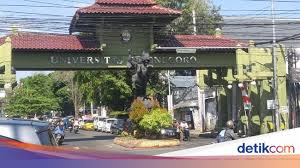 Universitas diponegoro atau yang lebih populer dengan sebutan undip merupakan salah satu universitas negri di indonesia. Biaya Kuliah Undip Jalur Mandiri Ada Yang Sampai Rp 22 Juta