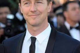 Šalje ga psihijatru: Nortona je prijavio zbog modrice na prstu