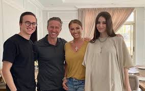 Mantente informado con las últimas noticias, videos y fotos de laurentiu reghecampf que te brinda univision | tudn univision. Fiica Anamariei Prodan Cea Mai TanÄƒrÄƒ PatroanÄƒ Din Fotbalul Romanesc LaurenÈ›iu Reghecampf O Vom SusÈ›ine Nu O Face Pentru Bani Video Exclusiv Prosport Live