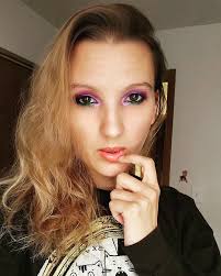 Elissa Gilmore's Instagram, Twitter & Facebook