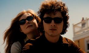 Nutshell Review: A Complete Unknown