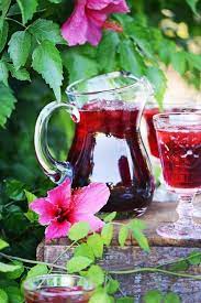 Agua De Jamaica Is A Classic Mexican Drink Made With Dried Roselle Hibiscus Flowers They Are Infused In Hot Wat Hibiscus Drink Agua De Jamaica Mexican Drinks