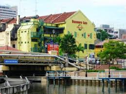 Located right at the entrance to jalan bunga raya from the busy part of town, discovery cafe and guest house is a distinct landmark difficult to miss. Discovery Cafe Guest House In Malacca Prices 2021 How To Compare