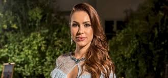 Csak nekem tűnik úgy, hogy csősz boglárka (feleségek luxuskivitelben) egy durván nárcisztikus személyiség? Kiderult Hogy Mennyi Ideig Kinozta Szex Nelkul Ferjet Csosz Bogi