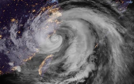 After almost 11 days of being active, Typhoon Bavi is about to make its  final landfall as a large Category 1 typhoon near Wenzhou, China...