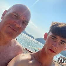 Iain Hunter (@IainHunter1968)