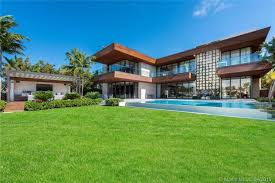 Many of our mansions offer golf course views and easy access to orlando's best attractions including the magic kingdom, universal studios and popular water parks like blizzard beach. 10 Luxury Mansions For Sale In Miami Beach Over 15 Million