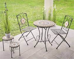 terrasse tendance bistrot mosaique centrakor chaise de jardin table de jardin table et chaises