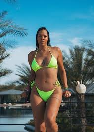 Liz Cambage - Free pics, galleries & more at Babepedia