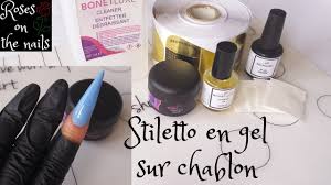 Comment Creer Un Ongle En Gel Sur Chablon Forme Stiletto Apex Tu Chablon Ongles Comment Creer