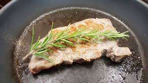 Kalbskotelett Braten Zart Und Butterweich So Einfach Geht S Kalbskotelett Kalbskotelett Braten Fleisch Gerichte