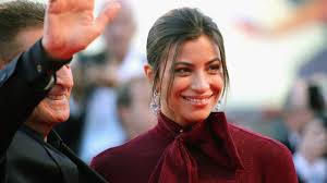 La motivazione:il xxxvii premio forte dei marmi per la satira politica è stato assegnato alla carriera per la tv a: Romina Fidanzata Di Ezio Greggio 40 Anni Di Differenza Ecco Chi E