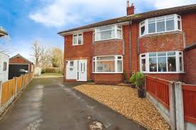 3 bedroom semi-detached house for sale in Stuart Way, Wrexham, LL13