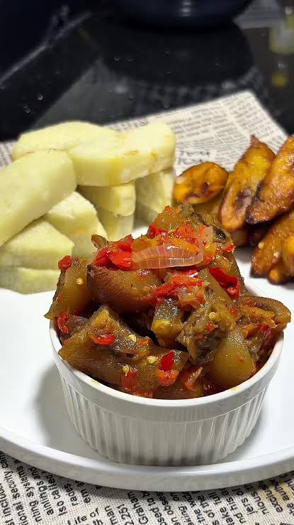 Peppered Ponmo (Fried yam/plantain)