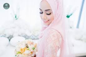 Majlis pernikahan dan malam repsepsi meraikan pasangan bahagia mia ahmad dan izham tarmizi secara langsung dan secara. Hari Sabtu Lepas Majlis Resepsi Perkahwinan Mia Ahmad Dan Izham Tarmizi Roslan Berlangsung Dengan Cukup Meriah Sekali Di Taiping Golf And Resepsi Warna Meriah