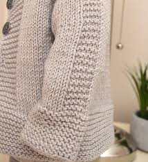 A Simple Stylish Top Down Jacket In Sizes From Birth To18 Months A Quick Knit Which Would Make This The Ideal Orgu Triko Bej Kazak