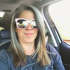 My Experience Transitioning to Natural Gray Hair