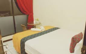 Bantal guling villa bersuasana guest house sesuai untuk keluarga menawarkan dapur kecil di dalam kamarnya. Bantal Guling Guest House Alun Alun Bandung Di Bandung 1001malam Com