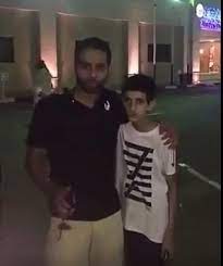 ياسر القحطاني وزوجته