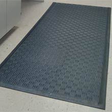dishwasher area/sink, flow through mats
