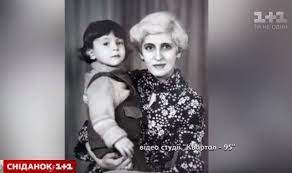 Президент душевно подписал снимок, и вызвал бурную реакцию в сети Zelenskij Pokazal Svoih Roditelej I Pozdravil Ih S Prazdnikom Glamur Tsn Ua