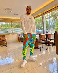 He's a much better shooter than giannis is and, albeit smalle r. Francis Antetokounmpo Bio Age Net Worth Height Nationality Body Measurement Career