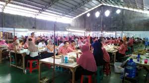 Remunerasi tersebut akan dimasukan dalam setiap gaji tunggal. 15 Karyawan Pabrik Di Brebes Kesurupan Saat Jam Kerja Kumparan Com
