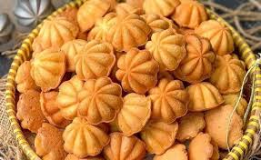 Biasanya bolu dimatangkan dengan dipanggang menggunakan oven. Mencicipi Kue Bahulu Bolu Jadul Kering Dan Rasanya Gurih