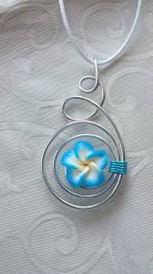 Pendentif N 36 Bijoux Fantaisie En Fil Aluminium Argente Avec Fleur De Tiare Wire Work Jewelry Wire Wrapped Jewelry