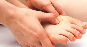 The top of the foot has tendons, nerves, and bones. Extensor Tendonitis Treatment Recovery And More