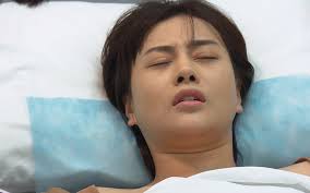 Sau lần vô tình gặp tại công viên, ông sinh và con gái lại tiếp tục gặp nhau trong tập 28 hương vị tình thân. 0ilzbgaoiymr5m