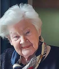 Maria Demarest's Instagram, Twitter & Facebook