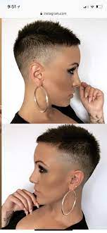 Pin On Idees Cheveux Courts