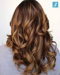 Le ragazze a pelo lungo e a pelo corto dovrebbero provare i colpi di sole al caramello o un colore di capelli caramello almeno una volta, . Centro Degrade Joelle Official Delicate Sfumature Caramello Per Scaldare Ed