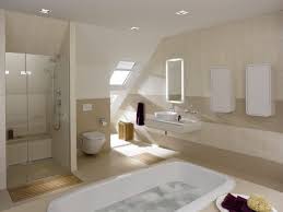 Badezimmer Mit Dusche Und Badewanne Von Toto Unter Dem Dach Sandstein Fliesen Beige Led Spiegel Hangesc Badezimmer Dachschrage Badezimmer Mit Dusche Badezimmer