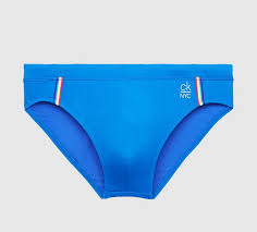 Scopri il dress code di questo capo estivo pratico e colorato! Costumi Uomo Slip Armani E Calvin Klein Estate 2020 Daily Man