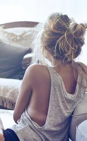 Octopus Bun Cheveux Blond En 2020 Idees De Coiffures Coiffures Cheveux Mi Longs Coiffures Cheveux Courts