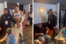 Russell Westbrook squares up to Suns fan in front of child during Clippers  win | Marca