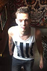 Поэтому для местных зрителей это как минимум необычно. Yurij Dud Korotkij Put Ot Ryadovogo Vypusknika Zhurfaka Do Glavnogo Intervyuera Strany Spletnik