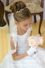 Kinderfrisuren Fur Madchen Madchen Frisuren 2019 Frisuren Kinder Madchen Flechten Kind Communion Hairstyles Communion Headpiece First Communion Hairstyles