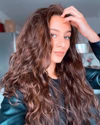 Idols (also known as superstar in some countries) is a reality television singing competition format created by british television producer simon fuller and developed by fremantle. Natalie Ma Stejny Talent A Stejny Smysl Pro Humor Monika Bagarova Ma V Rodine Velkou Konkurenci Zivot