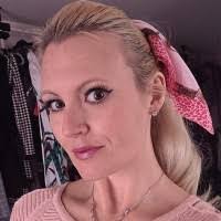 Alina Holt's Instagram, Twitter & Facebook