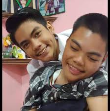 Bugbog-sarado ang isang lalaki matapos manlaban ang crew ng isang pizza  house na tinangka niyang holdapin sa Quezon City.