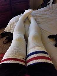 Just found this subreddit and noticed a lack of thigh highs : r/socks