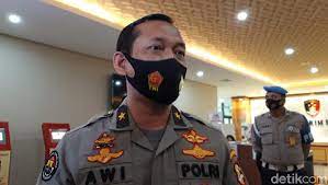 Pengelola hukumonline selamat malam, saya ingin bertanya perihal hubungan kerja. Aturan Seragam Satpam Mirip Polisi Berlaku Mulai Tahun Depan